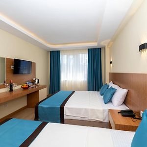 Zimmer mit Kingsize-Bett